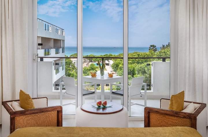 Custom dining room by HOUSEFUL