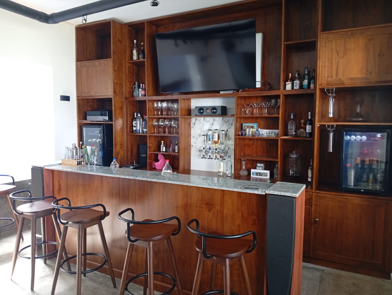 Boutique Office Bar
