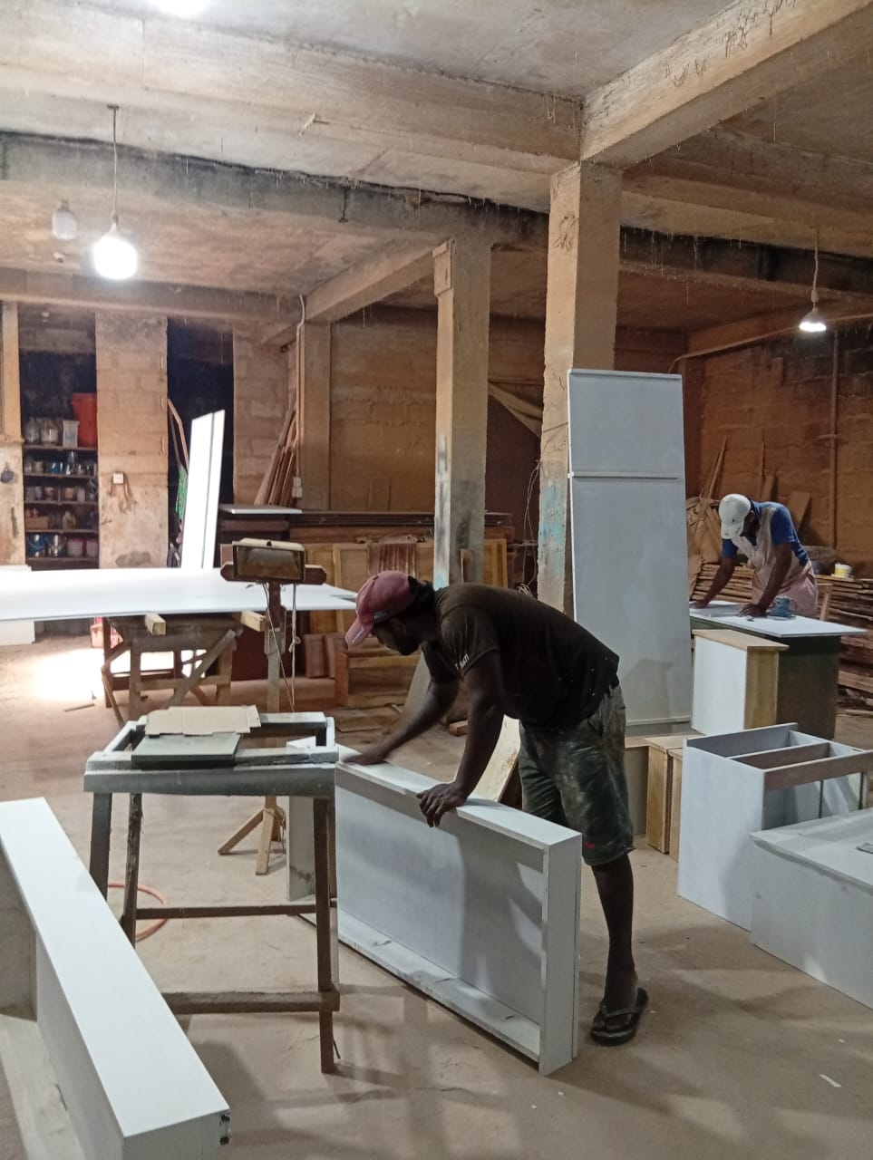 Primer and sealing on panels